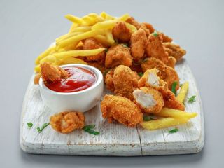 Nuggetsy z frytkami