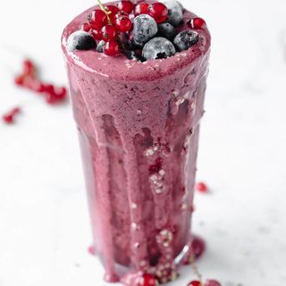 Smoothie z mieszanych jagód (lassi)