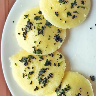 Gotowane na Parze Patty (Idli)