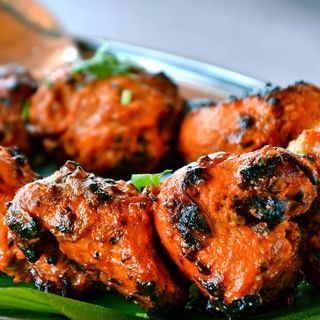 Chicken tikka with 5 dip options