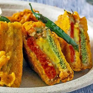 Bread Pakoda (Fritters)