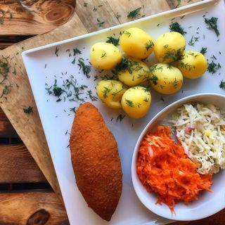  Żurek  devolay ziemniaki surówka 