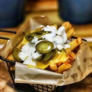 FRYTKI Z JALAPENO I SEREM