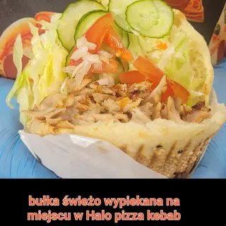Bułka wypiekana na miejscu z kurczakiem 