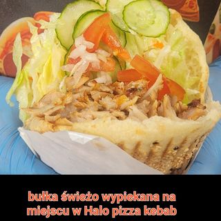 Bułka wypiekana na miejscu z kurczakiem 