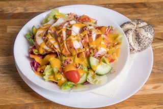 Sałatka z grillowanym kurczakiem