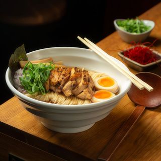 Shoyu ramen z kurczakiem chashu