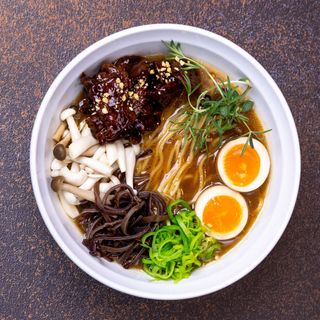 KOMI SHOYU Z WOŁOWINĄ