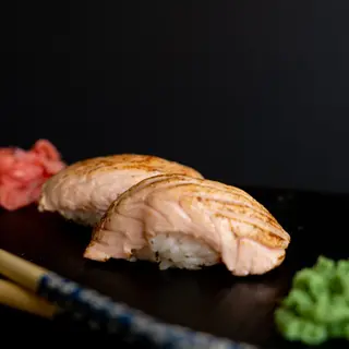 Nigiri Opiekany Losoś 2 szt