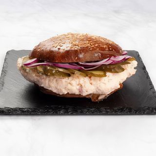 Kanapka z pastą ser-szynka