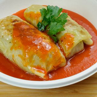 gołąbki z mięsem w sosie pomidorowym 2szt.