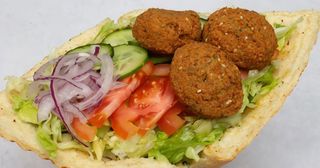 Bułka falafel