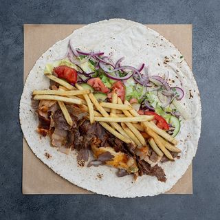 Pita powiększona z frytkami