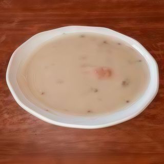 Żurek z jajkiem i kiełbasą