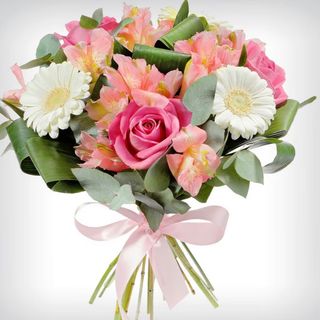 Bukiet sezonowych kwiatów pastelowych 