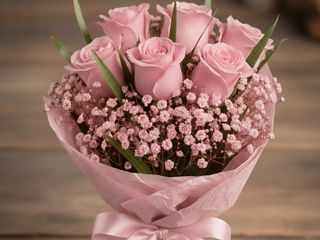 5 różowych róż w ozdobnym papierze 