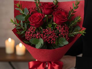 Bukiet 3 czerwonych róż z ozdobą 