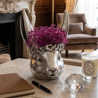 Wielkanocna dekoracja Zając z gipsówką