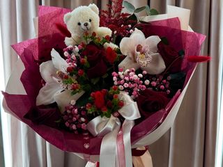 Bukiet różany z orhideą