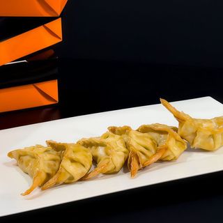 Gyoza z krewetkami i sosem Słodki chlii