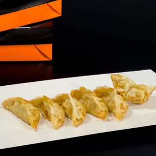 Gyoza z kurczakiem i sosem Unagi