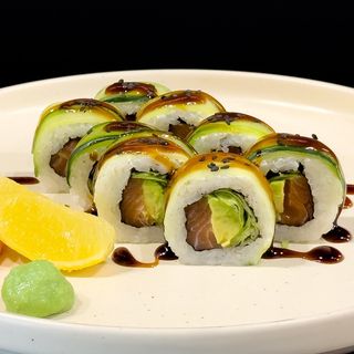 Fresh roll z łososiem i awokado