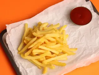 Frytki z klasycznym sosem