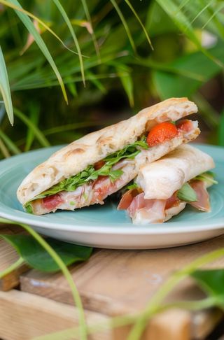 Pinsa pan po włosku