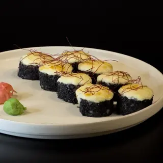 Pieczony roll z tunczykiem i mango