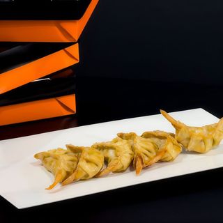 Gyoza z krewetkami i sosem Słodki chlii