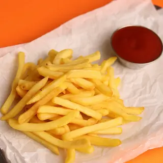 Frytki z klasycznym sosem