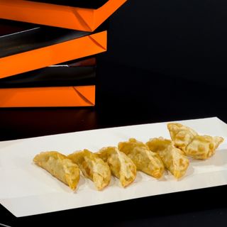 Gyoza z kurczakiem i sosem Unagi