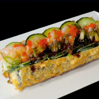 Roll-dog z krewetką i kawiorem