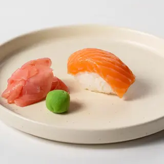 Nigiri z łososiem 1 szt