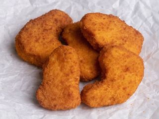 Nuggetsy z kurczaka z sosem