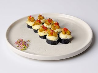 Roll z grillowanymi krewetkami