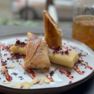 Naleśniki z owocami i serem