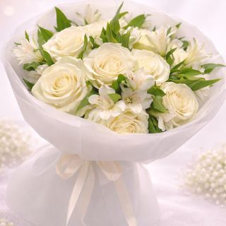 Bukiet mix białych kwiatów