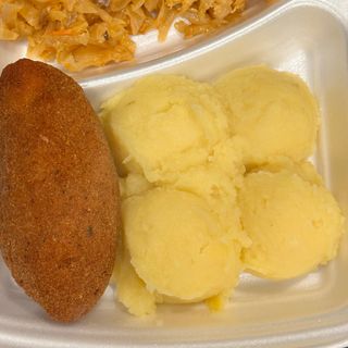 Kotlet po kijowsku z ziemniakami 