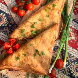 Chaczapuri salami, jalapeno, ser