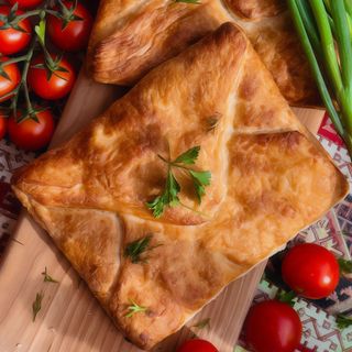 Chaczapuri suszone pomidory, ser