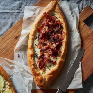 Chaczapuri Adżarskie kurczak, pieczarki