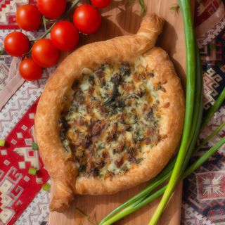 Chaczapuri Adżarskie że szpinakiem i serem