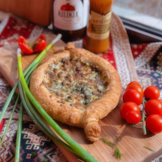 Chaczapuri Adżarskie: 3 sery i suszone pomidory