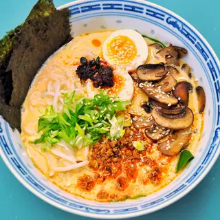 Kokosowy ramen z krewetkami