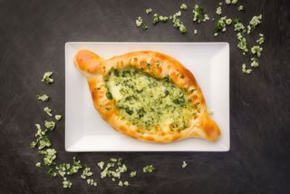 Chaczapuri ze szpinakiem