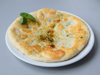 Chaczapuri z serem i szpinakiem