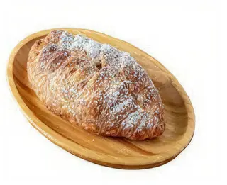 Croissant z malinami i czekoladą