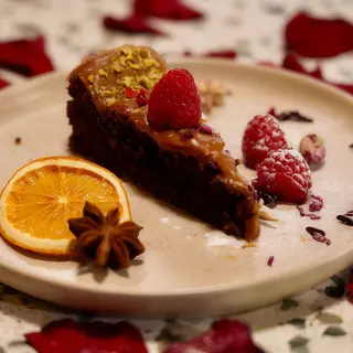 Brownie ze słonym karmelem i pistacjami