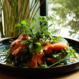 Tost z wędzonym łososiem